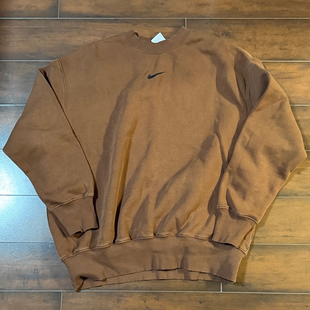 Nike Crewneck in Rich Brown